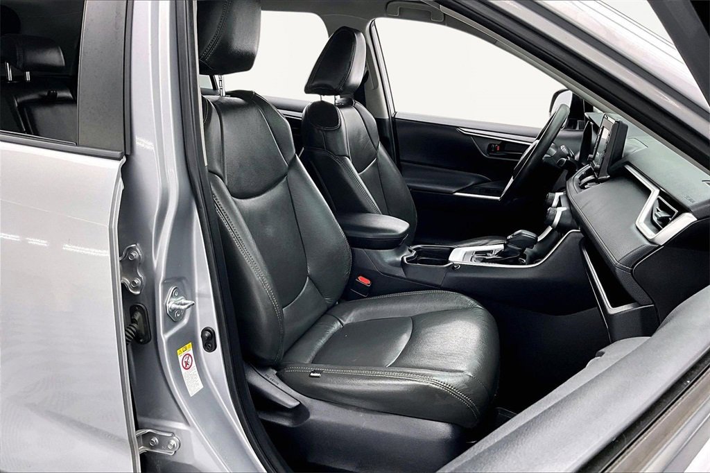 Used 2019 Toyota RAV4 LE image 7