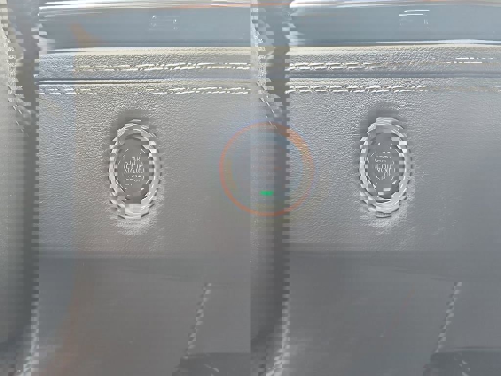 Certified 2025 Cadillac Escalade ESV Premium Luxury AWD/4WD image 17