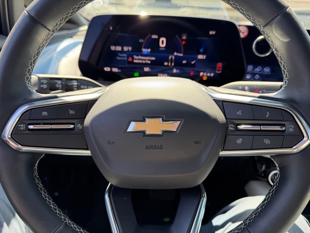 Used 2025 Chevrolet Equinox EV LT w/ Convenience Package image 13