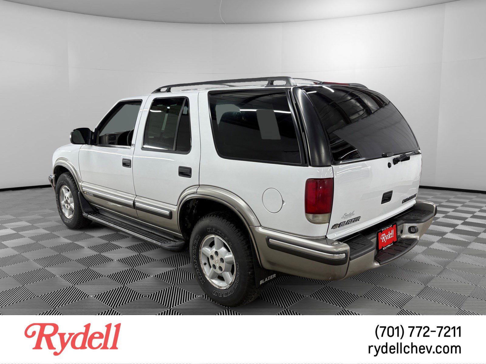 Used 1999 Chevrolet Blazer LS w/ Cold-Climate Pkg AWD/4WD image 3