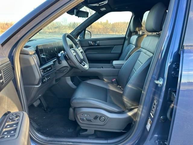 New 2025 Hyundai Santa Fe Calligraphy image 9