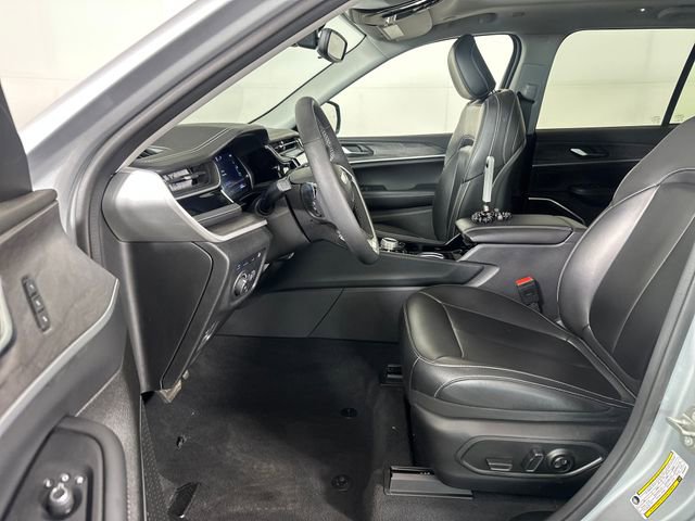 Used 2023 Jeep Grand Cherokee 4WD 4xe image 11