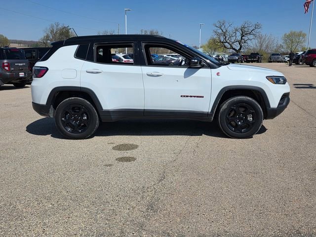 Used 2023 Jeep Compass Trailhawk AWD/4WD image 2