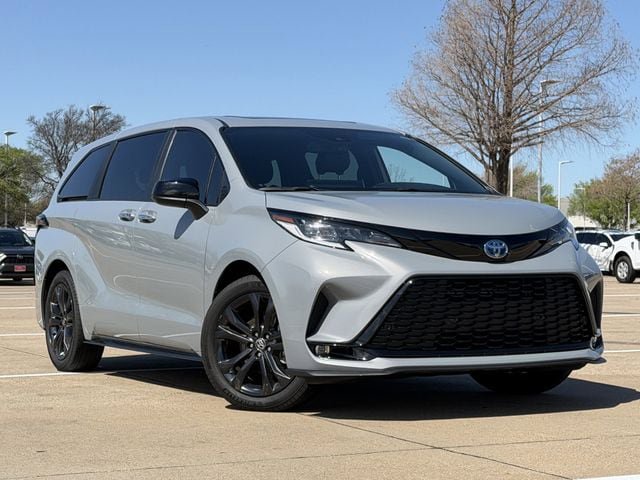 Used 2025 Toyota Sienna XSE image 2