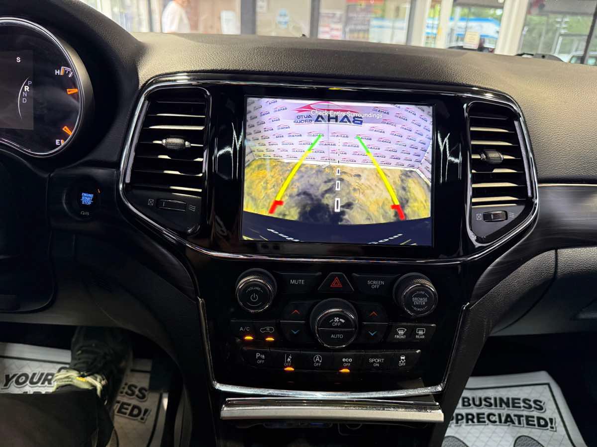 Used 2021 Jeep Grand Cherokee Laredo X AWD/4WD image 14