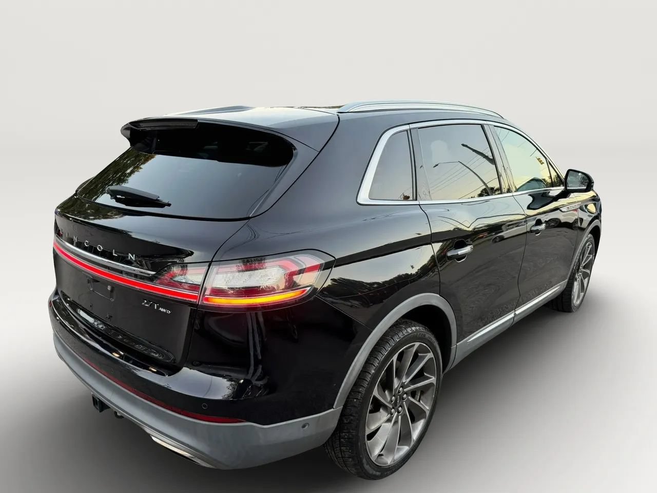 Used 2019 Lincoln Nautilus Reserve w/ Ultimate Package AWD/4WD image 3
