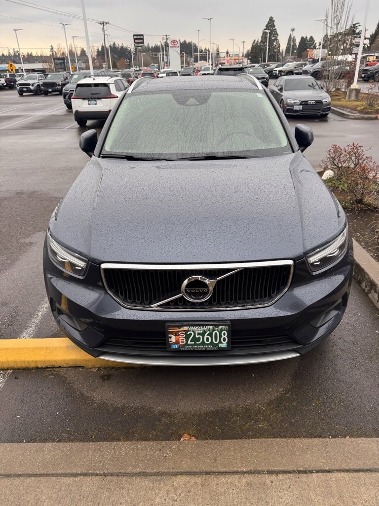 Used 2021 Volvo XC40 T5 Momentum w/ Protection Package Premier image 2