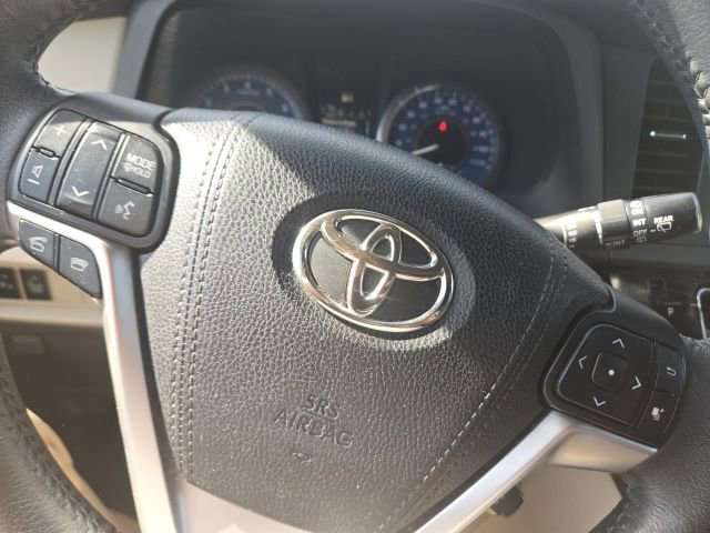 Used 2015 Toyota Sienna XLE w/ XLE Navigation Package AWD/4WD image 19