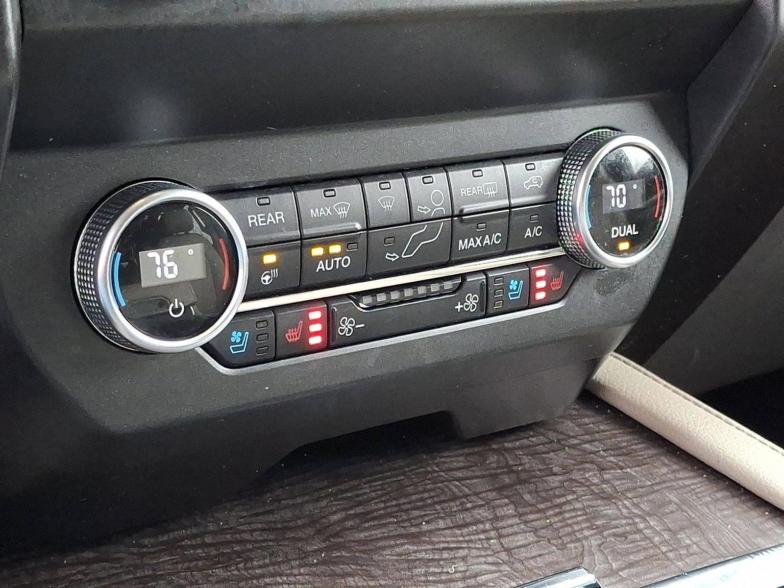 Used 2020 Ford Expedition Limited image 18