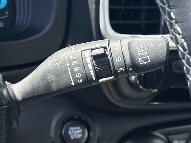 Certified 2024 Hyundai Venue SEL FWD image 28