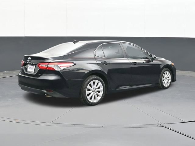Used 2020 Toyota Camry LE image 14