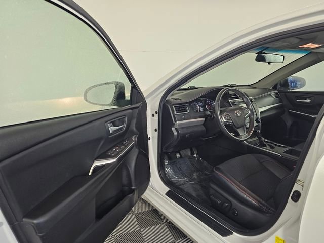 Used 2017 Toyota Camry SE image 23