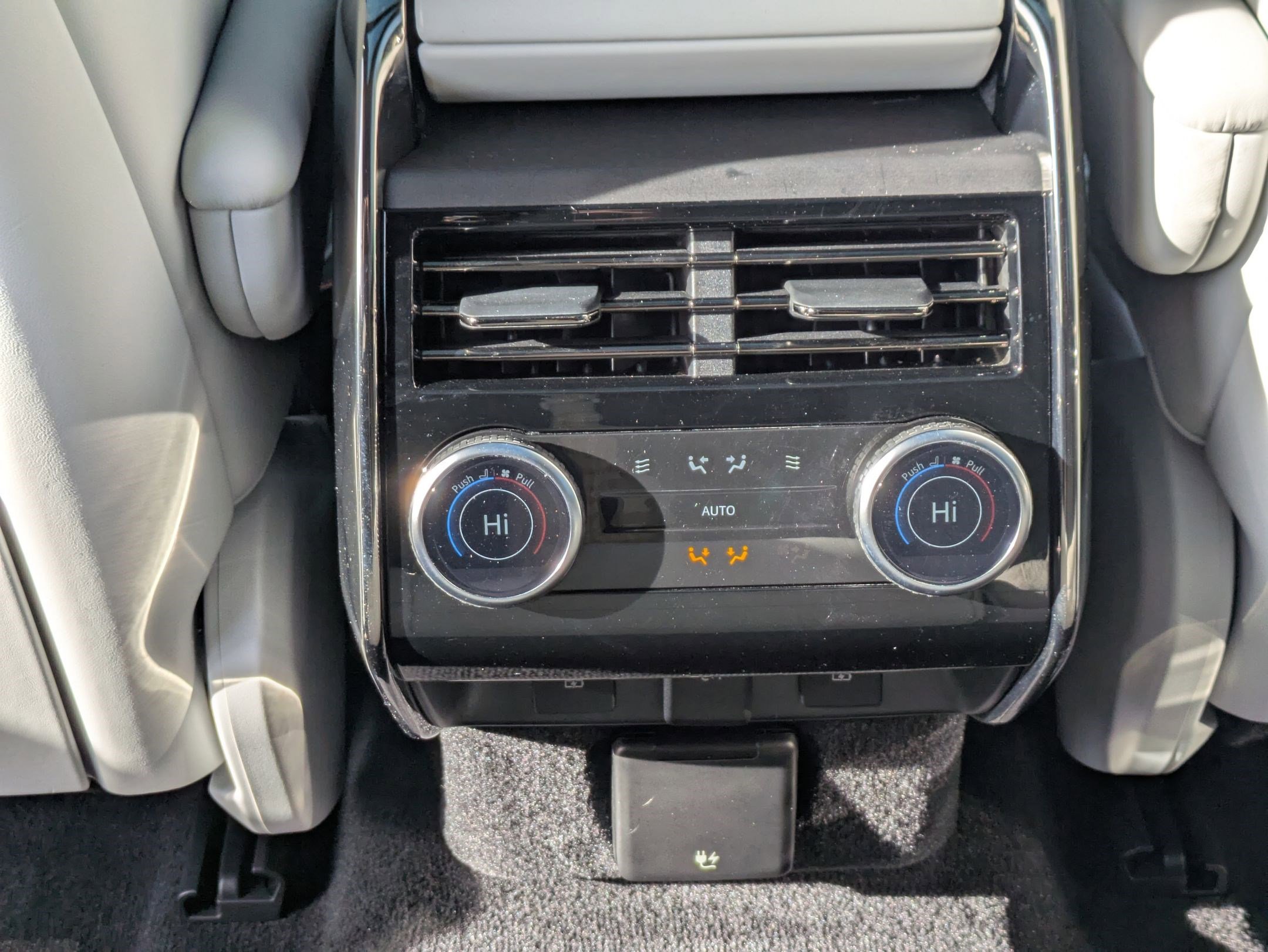 Used 2024 Land Rover Range Rover Sport SE image 26