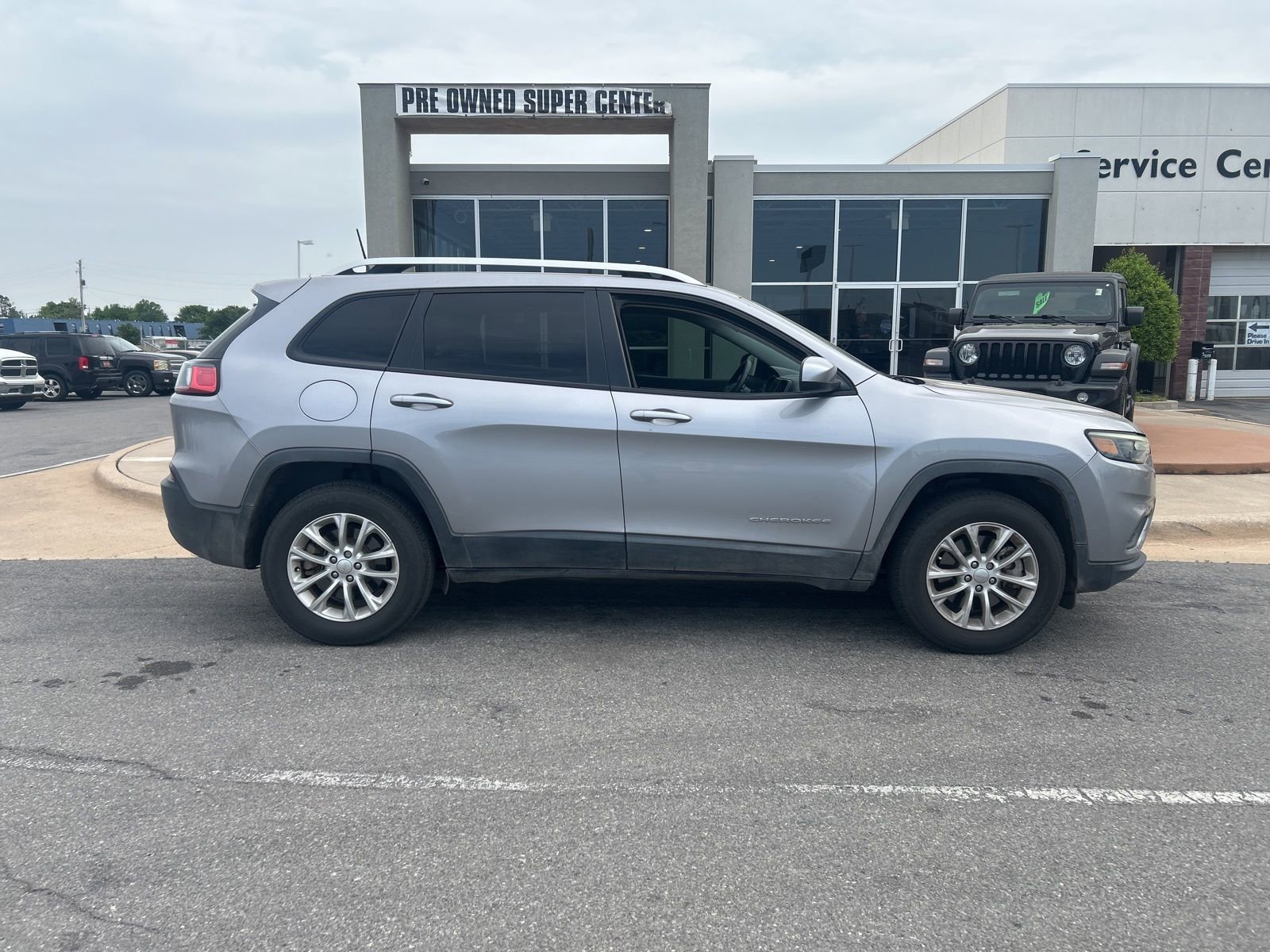 Used 2020 Jeep Cherokee Latitude AWD/4WD image 4