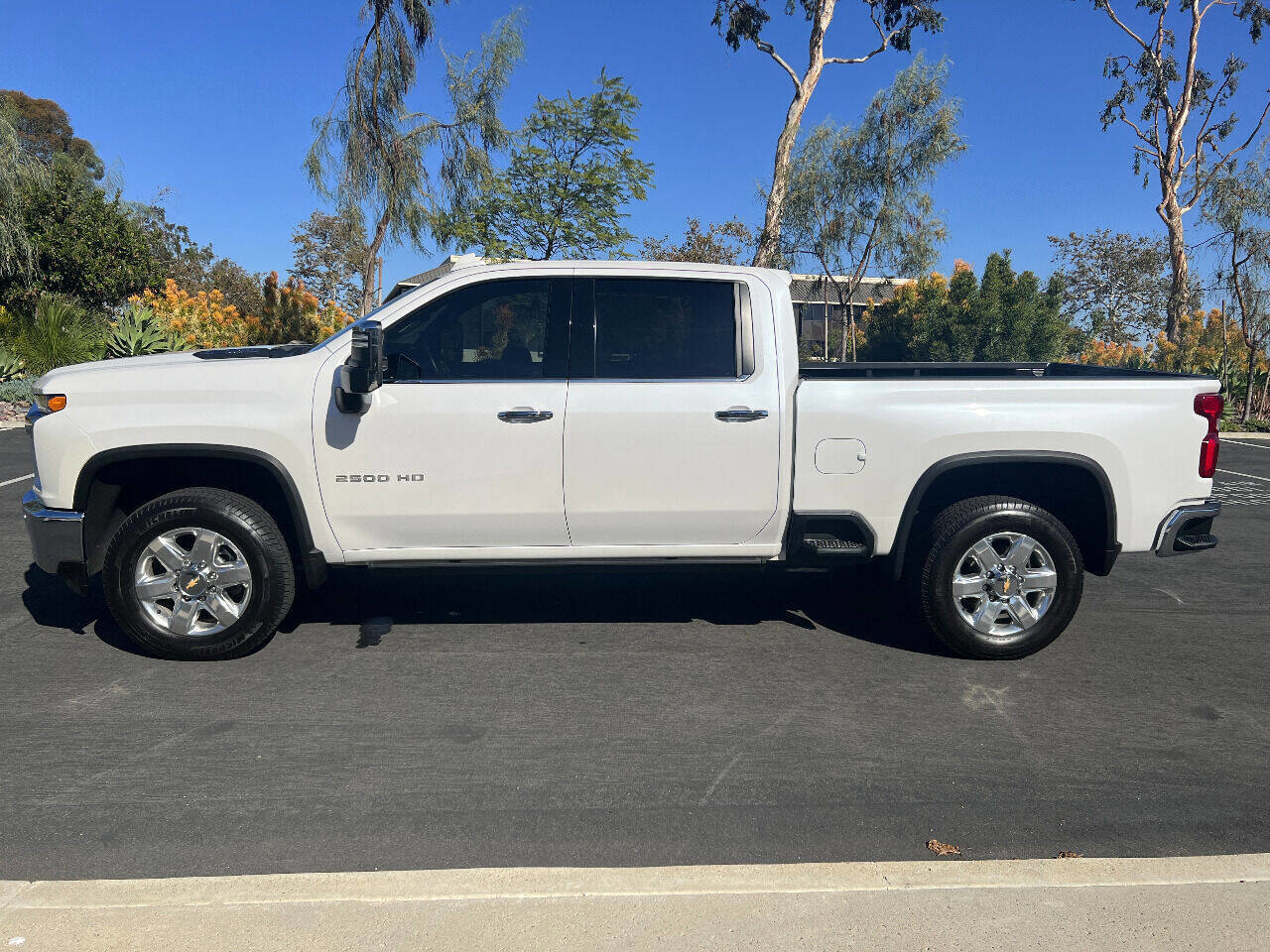 Used 2021 Chevrolet Silverado 2500 LTZ w/ LTZ Premium Package AWD/4WD image 14