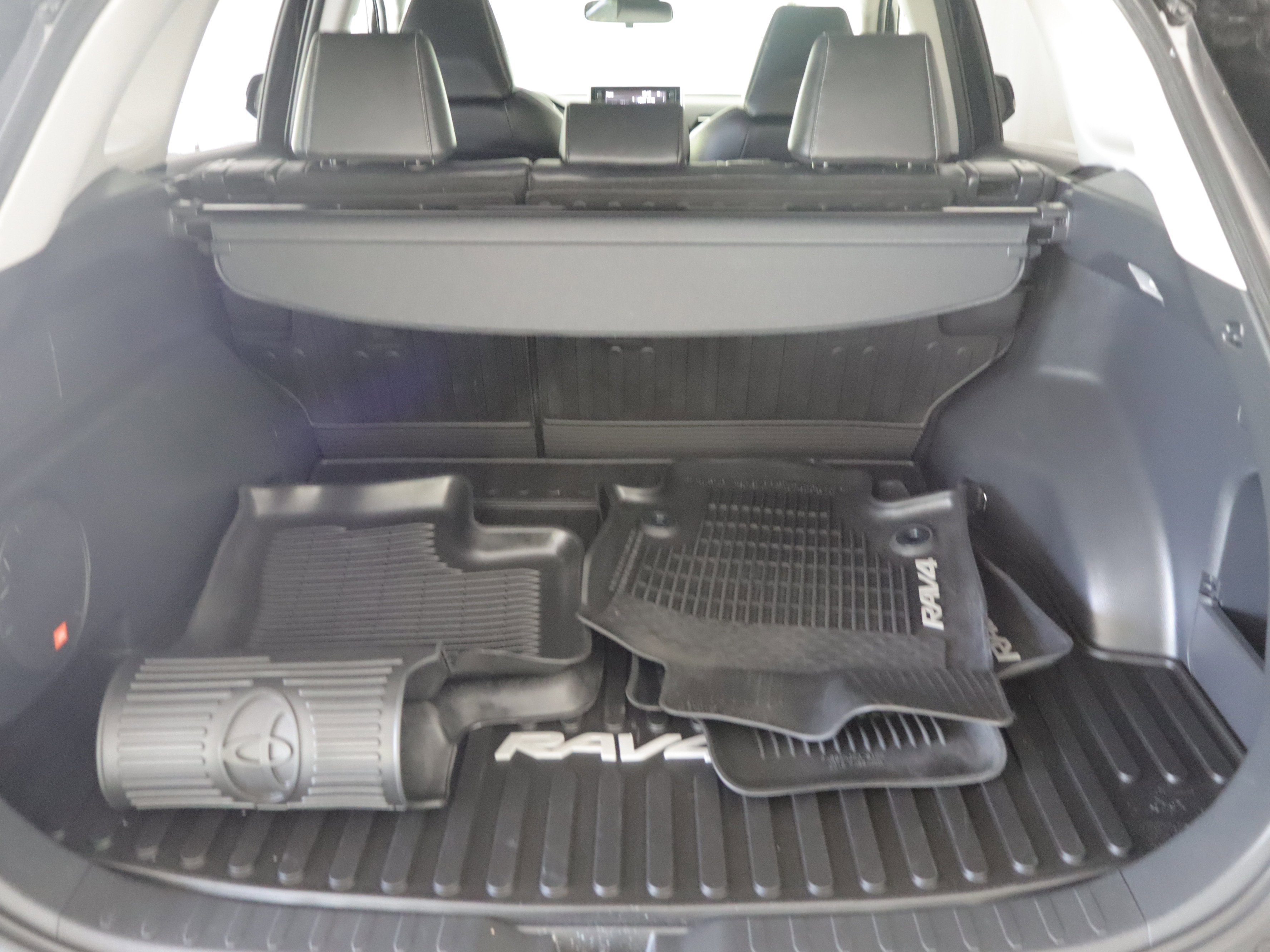 Used 2019 Toyota RAV4 XLE Premium w/ Cold Weather Package AWD/4WD image 21