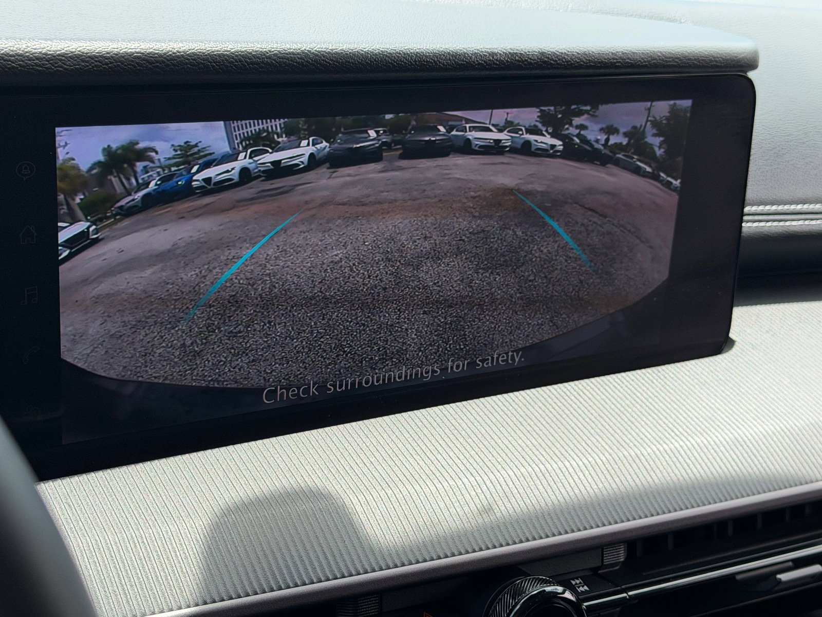 Certified 2025 Nissan Murano SV FWD image 25