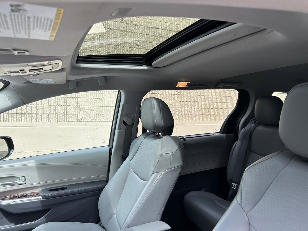 Used 2021 Toyota Sienna XLE image 11