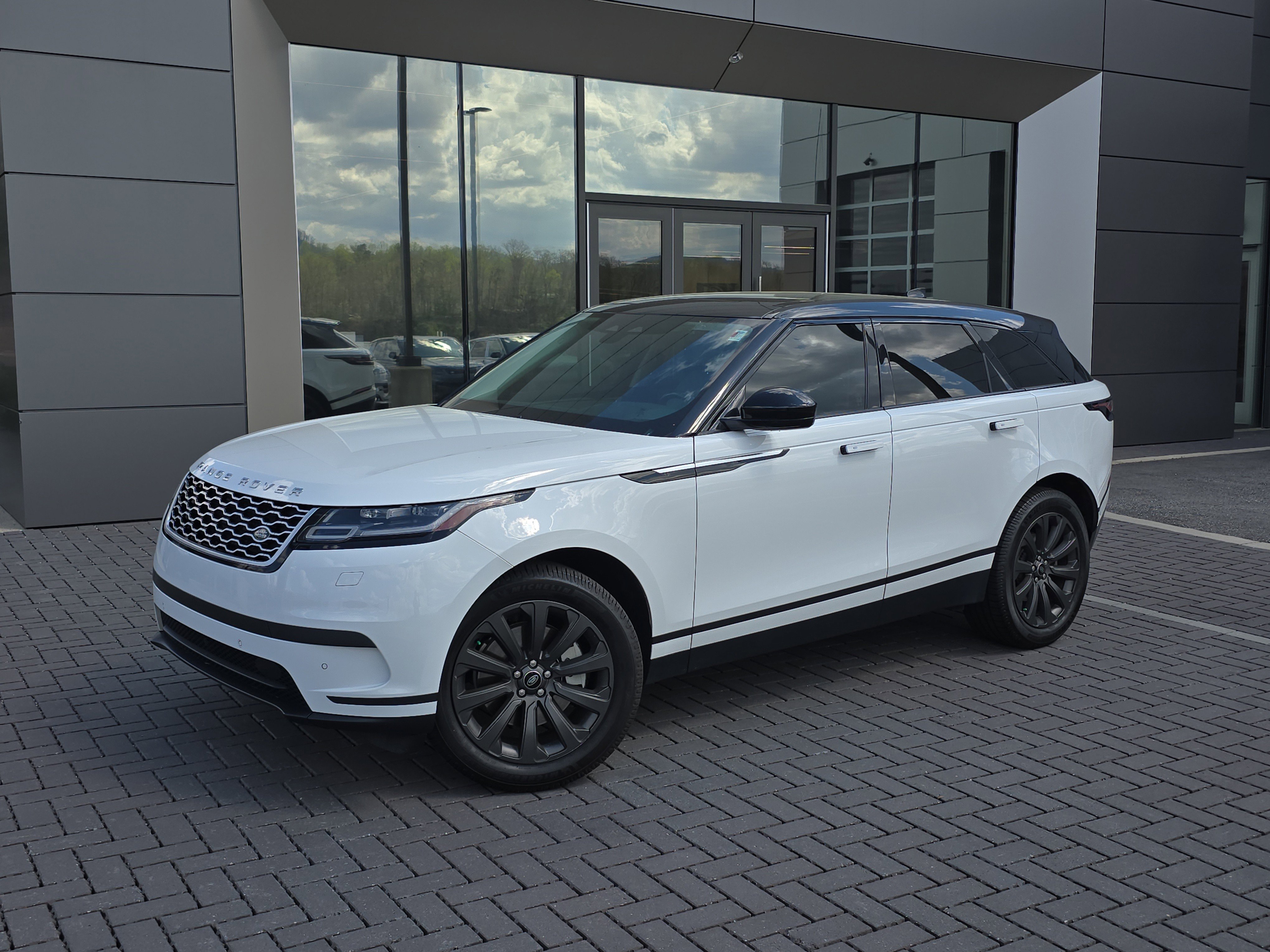 Used 2022 Land Rover Range Rover Velar S image 1