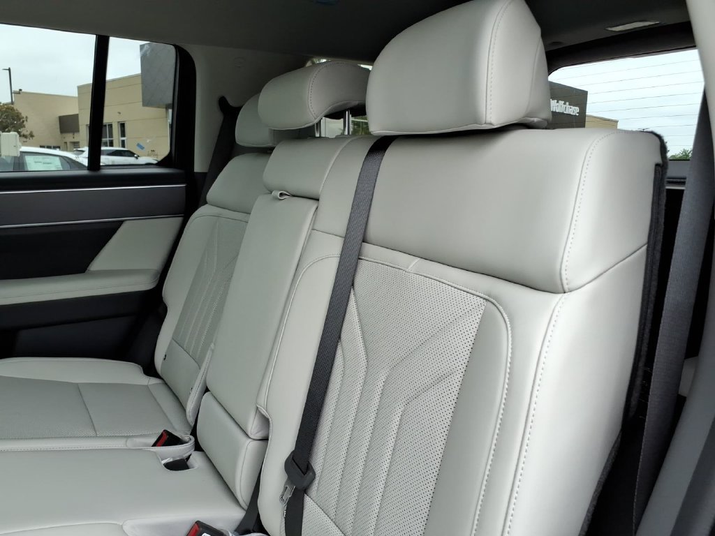 Used 2026 Hyundai Santa Fe SEL FWD image 10