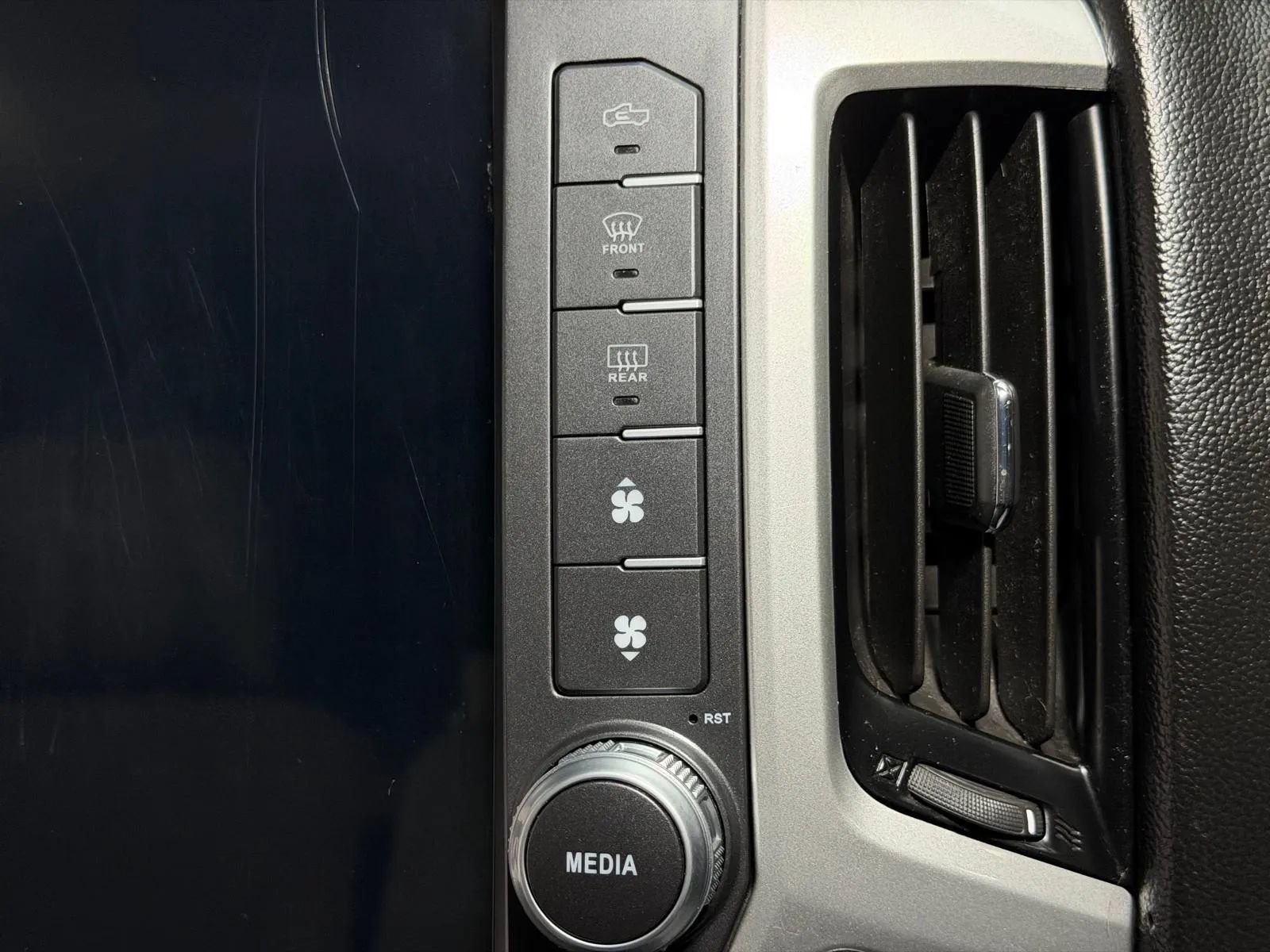 Used 2018 Chevrolet Silverado 1500 Custom w/ Custom Value Package RWD image 29
