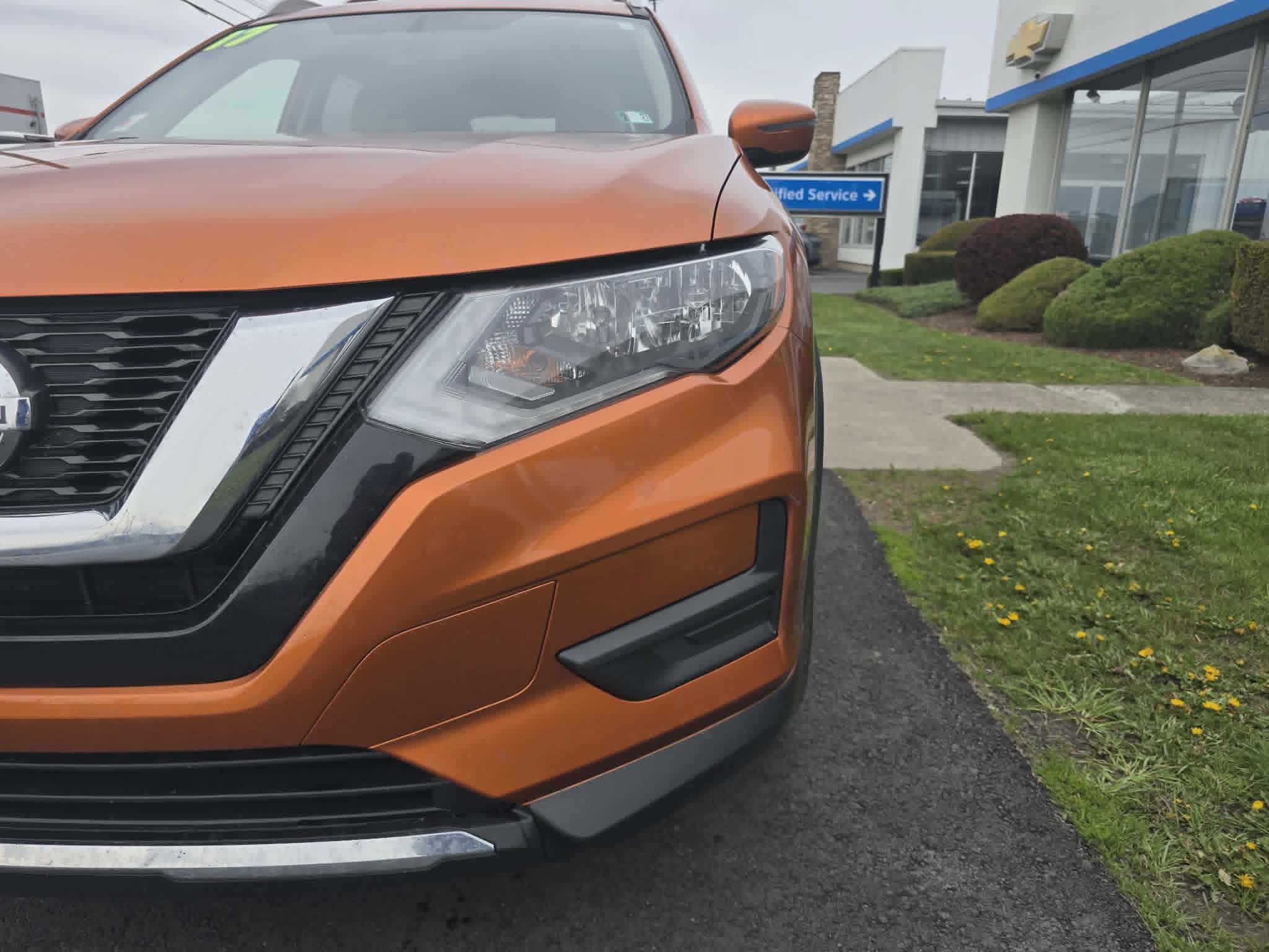 Used 2017 Nissan Rogue S w/ S Appearance Package AWD/4WD image 10