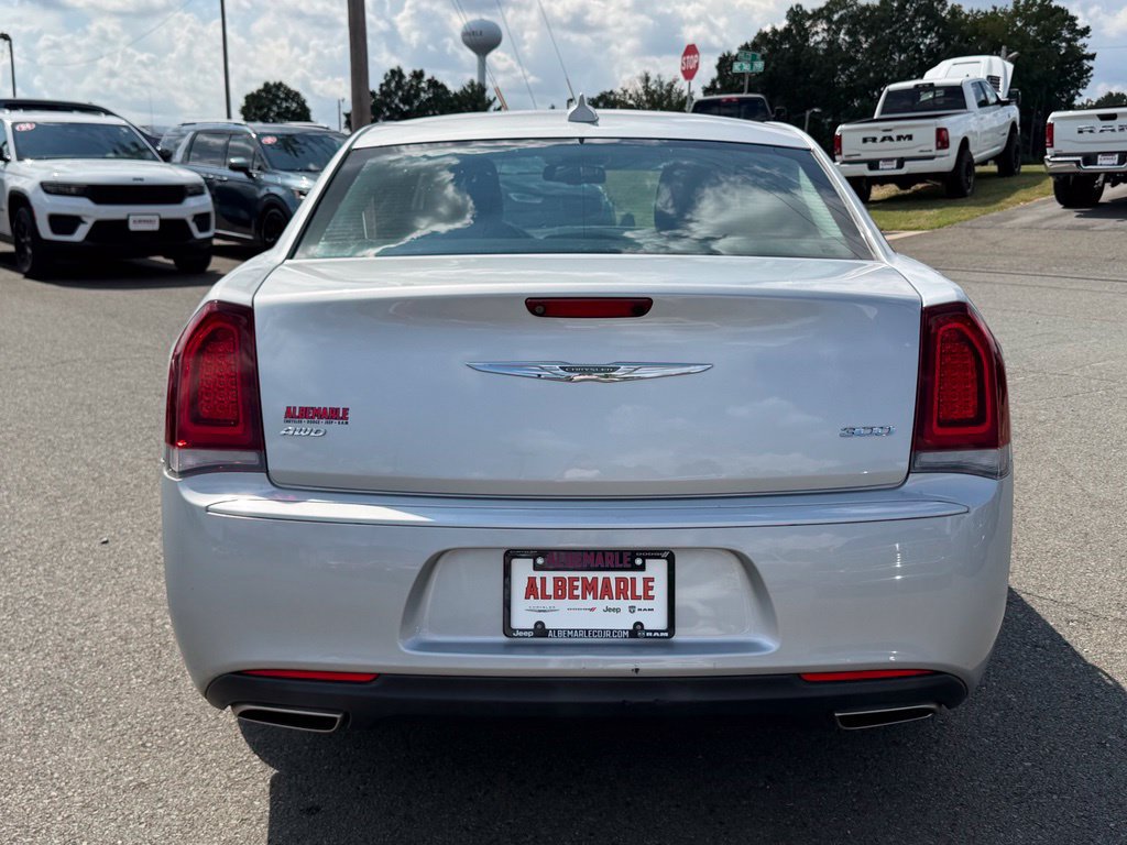 Used 2019 Chrysler 300 Touring w/ Sport Appearance Package AWD/4WD image 4