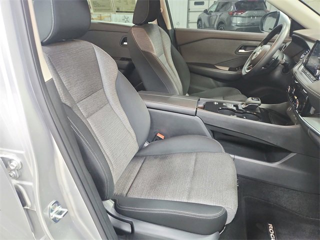 Used 2022 Nissan Rogue SV image 35