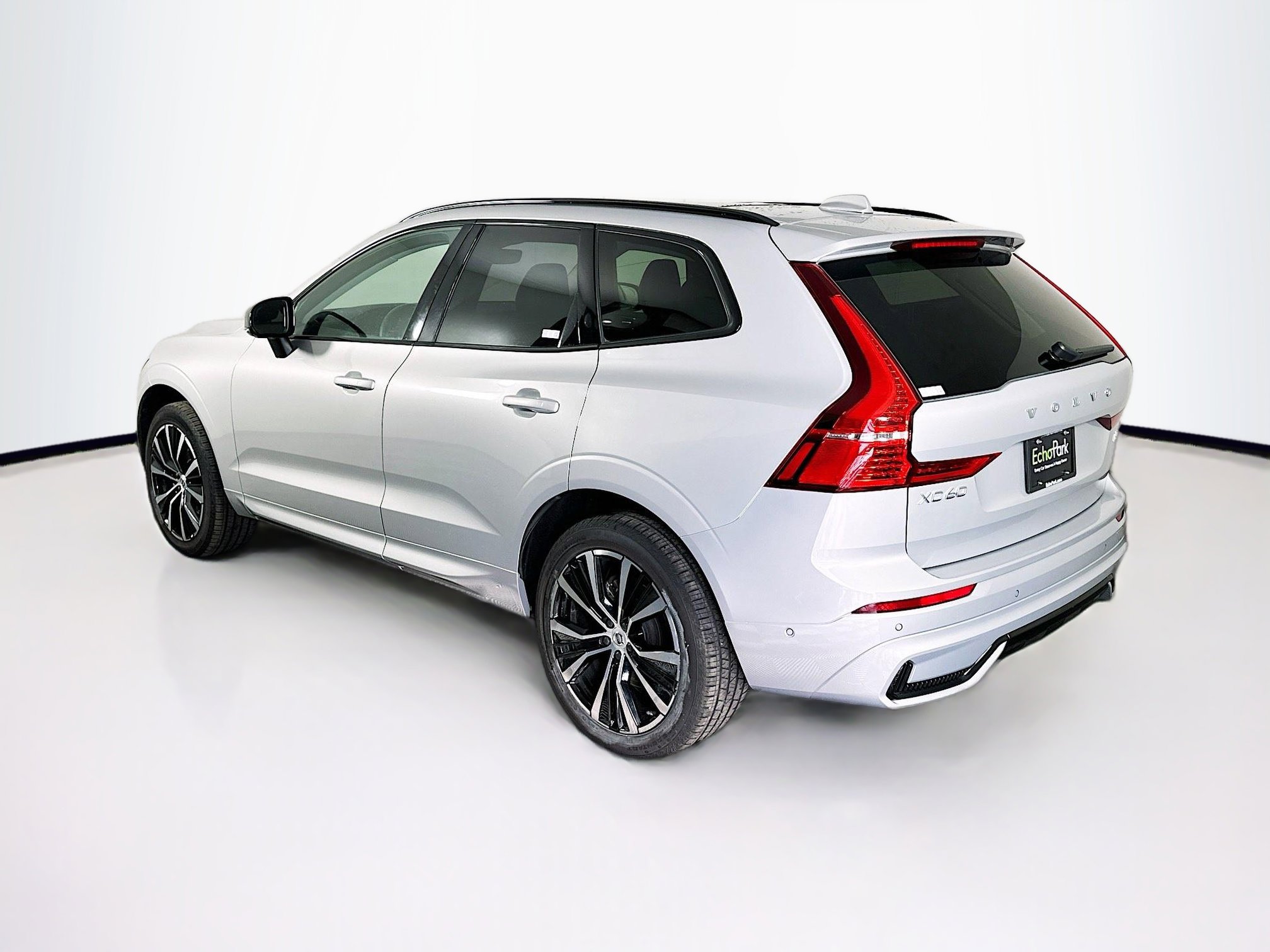 Used 2025 Volvo XC60 B5 Plus image 5