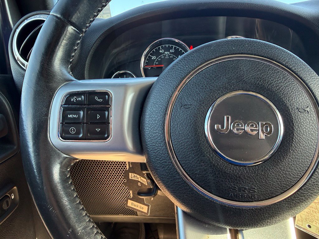 Used 2017 Jeep Wrangler Unlimited Rubicon AWD/4WD image 12