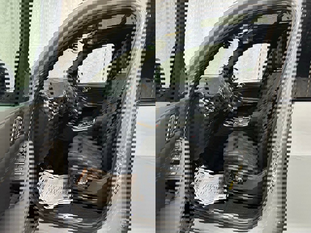 Used 2026 BMW X5 xDrive50e image 10