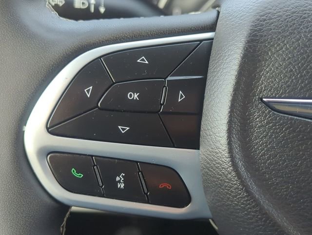 Used 2024 Chrysler Pacifica Touring-L FWD image 15