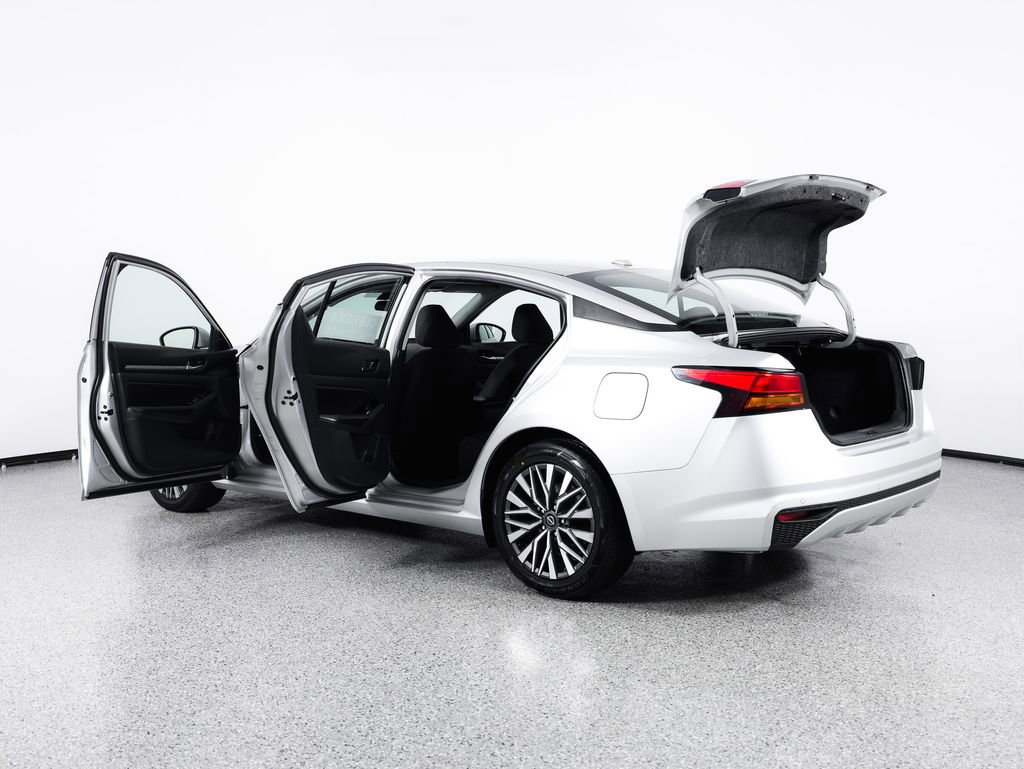 Used 2023 Nissan Altima 2.5 SV FWD image 13