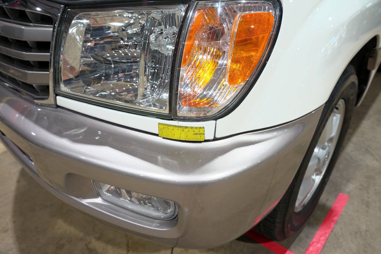 Used 2005 Toyota Land Cruiser AWD/4WD image 32