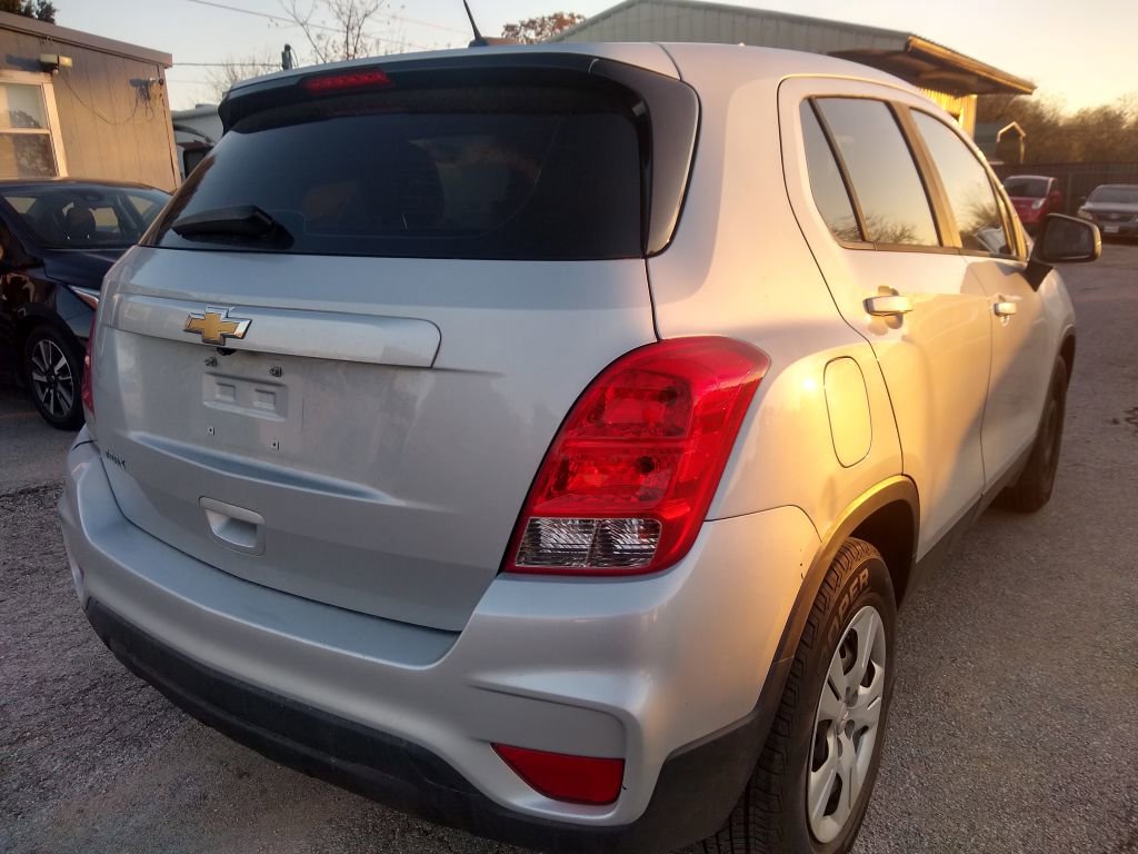 Used 2018 Chevrolet Trax LS image 3