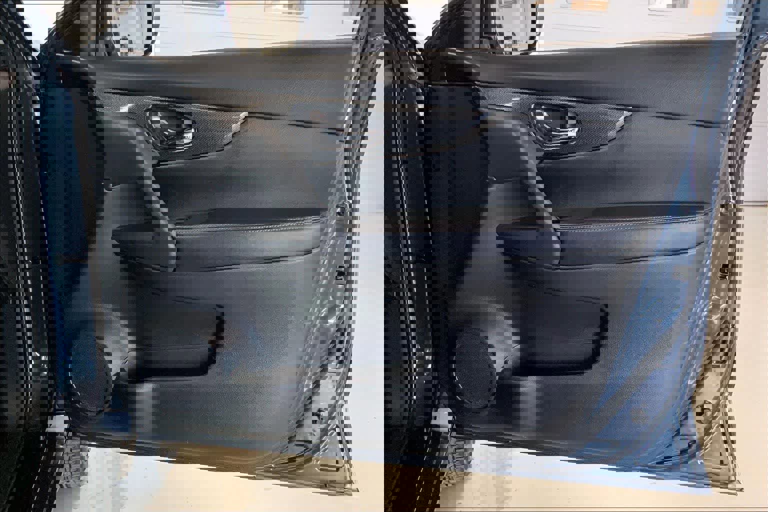 Used 2016 Nissan Rogue SL w/ SL Premium Package image 26