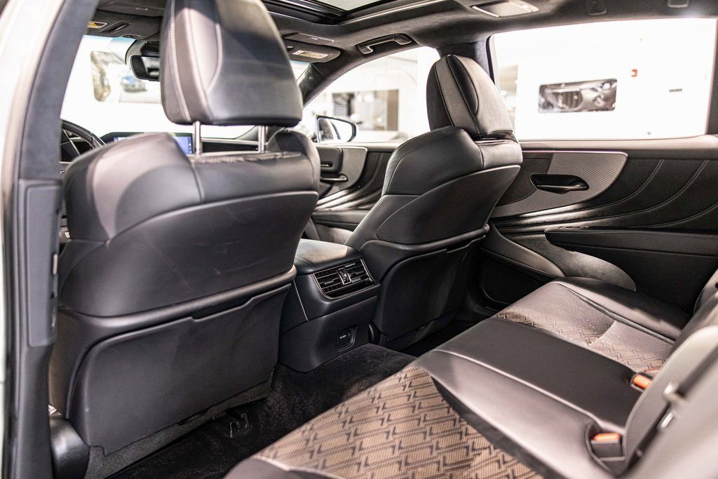 Used 2022 Lexus LS 500 F Sport w/ Accessory Package (Z1) image 35