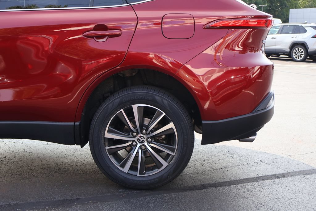 Certified 2022 Toyota Venza LE AWD/4WD image 4