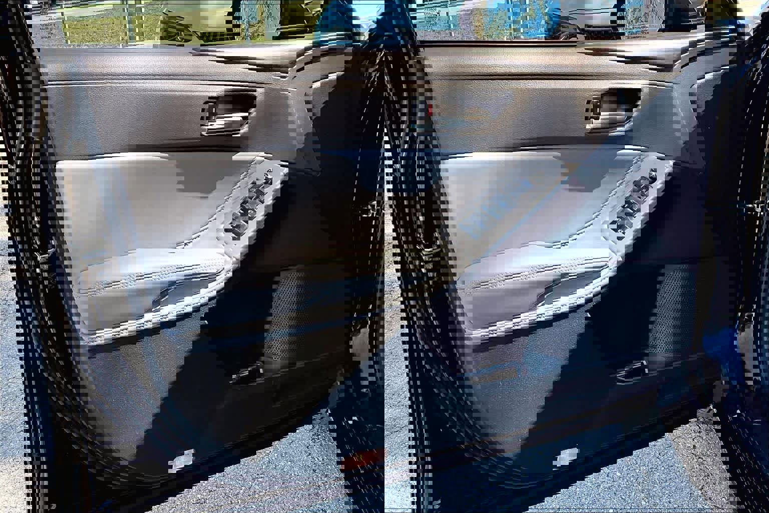 Used 2022 Toyota Avalon XLE image 25