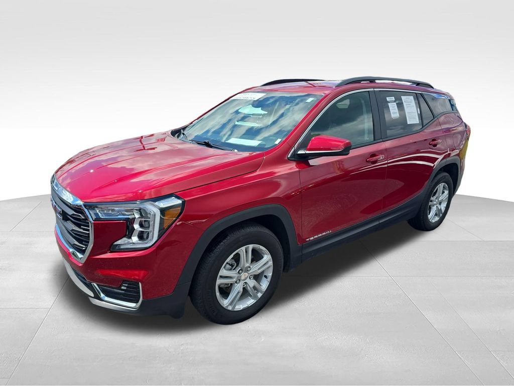 Used 2024 GMC Terrain SLE w/ Driver Convenience Package FWD image 2