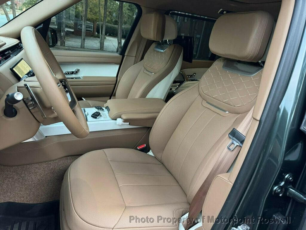 Used 2025 Land Rover Range Rover SV AWD/4WD image 35