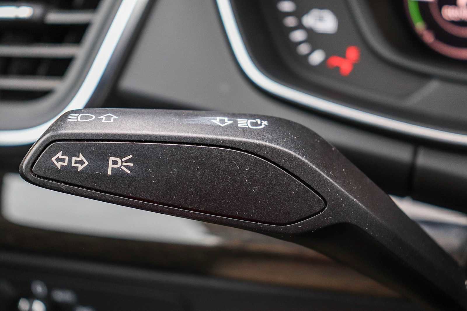 Used 2020 Audi Q5 e Premium Plus w/ Premium Plus Package image 32