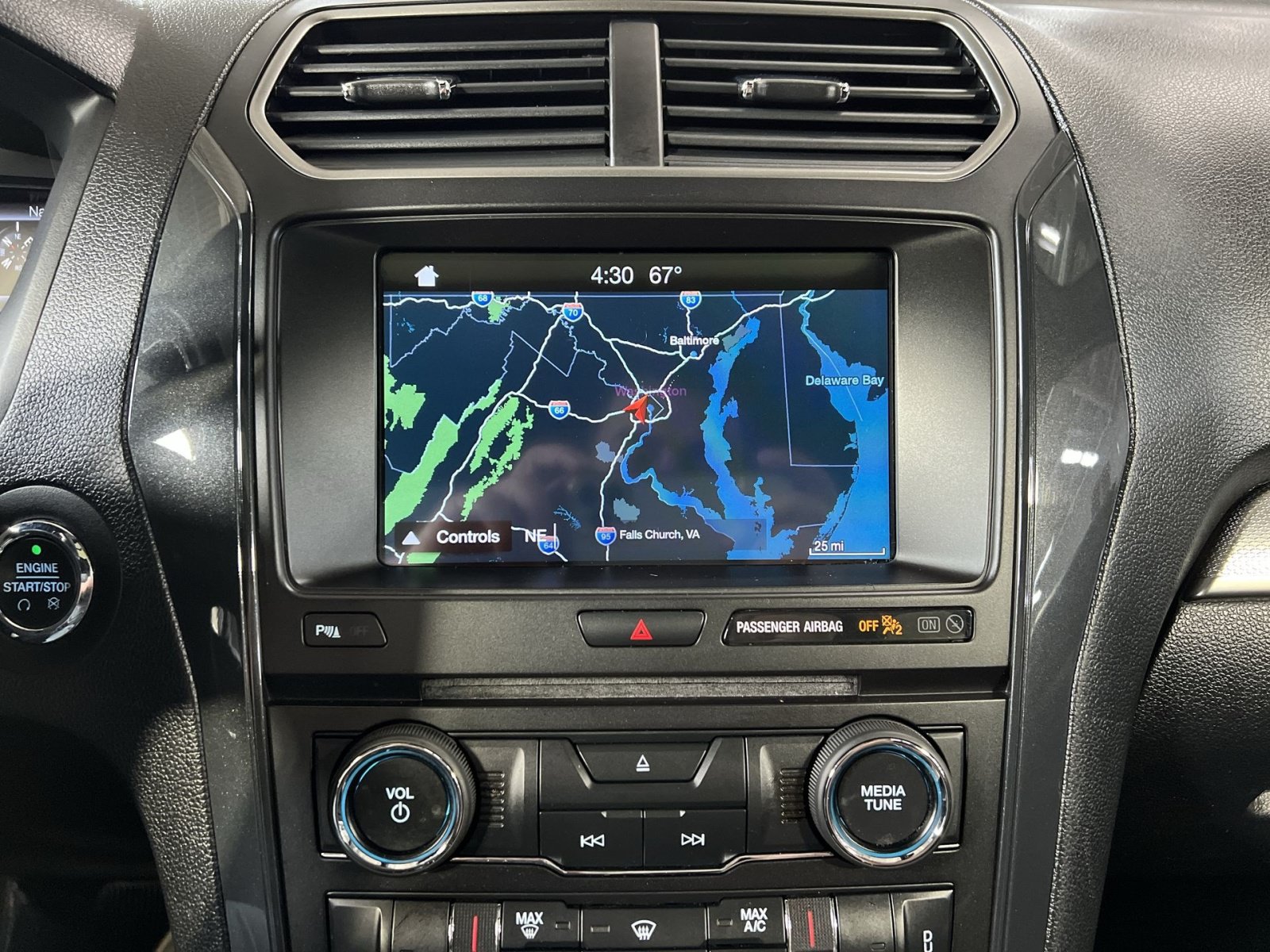 Used 2018 Ford Explorer XLT w/ Equipment Group 202A AWD/4WD image 20