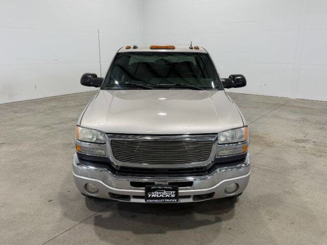 Used 2005 GMC Sierra 3500 SLT w/ Heavy-Duty Power Package image 4