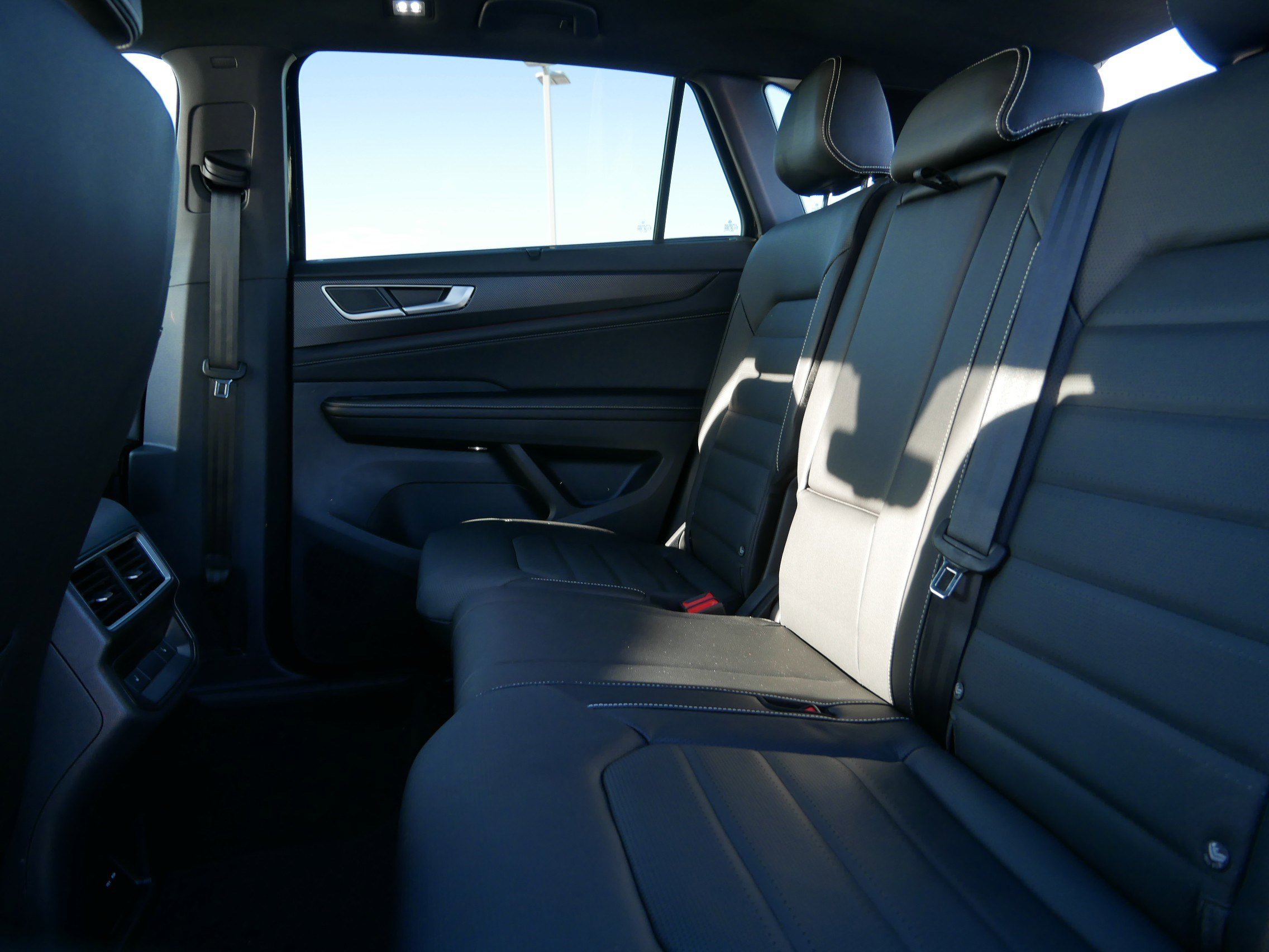 New 2026 Volkswagen Atlas Cross Sport SEL R-Line image 5