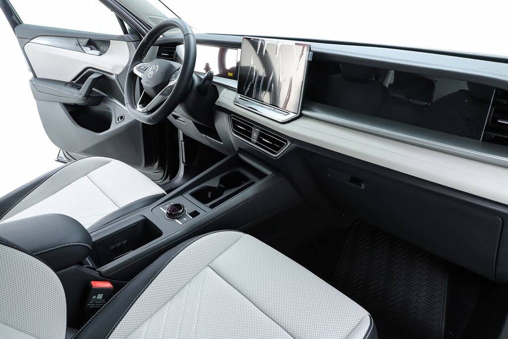 New 2026 Volkswagen Tiguan SE image 33