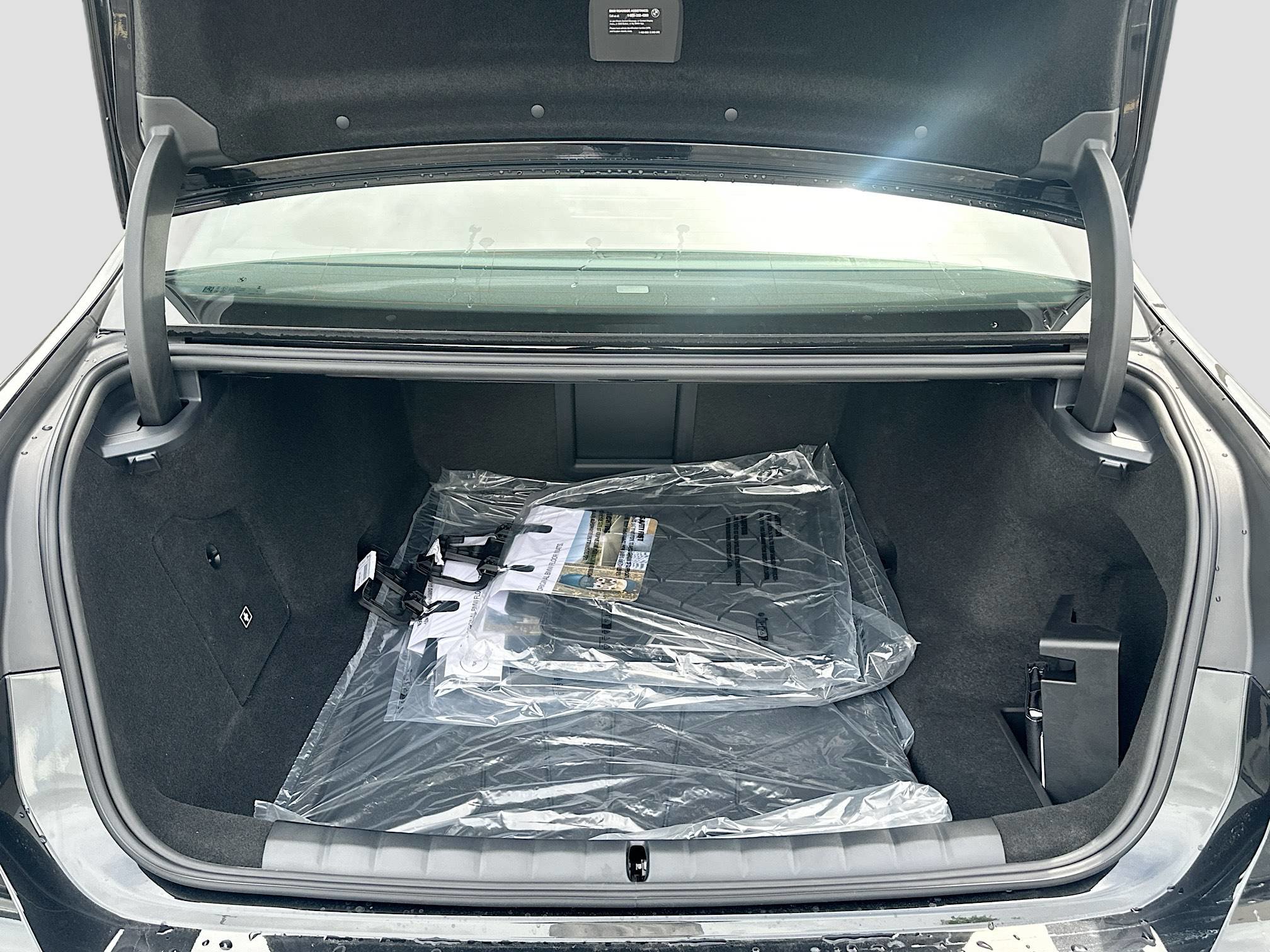 New 2026 BMW 750e xDrive image 22