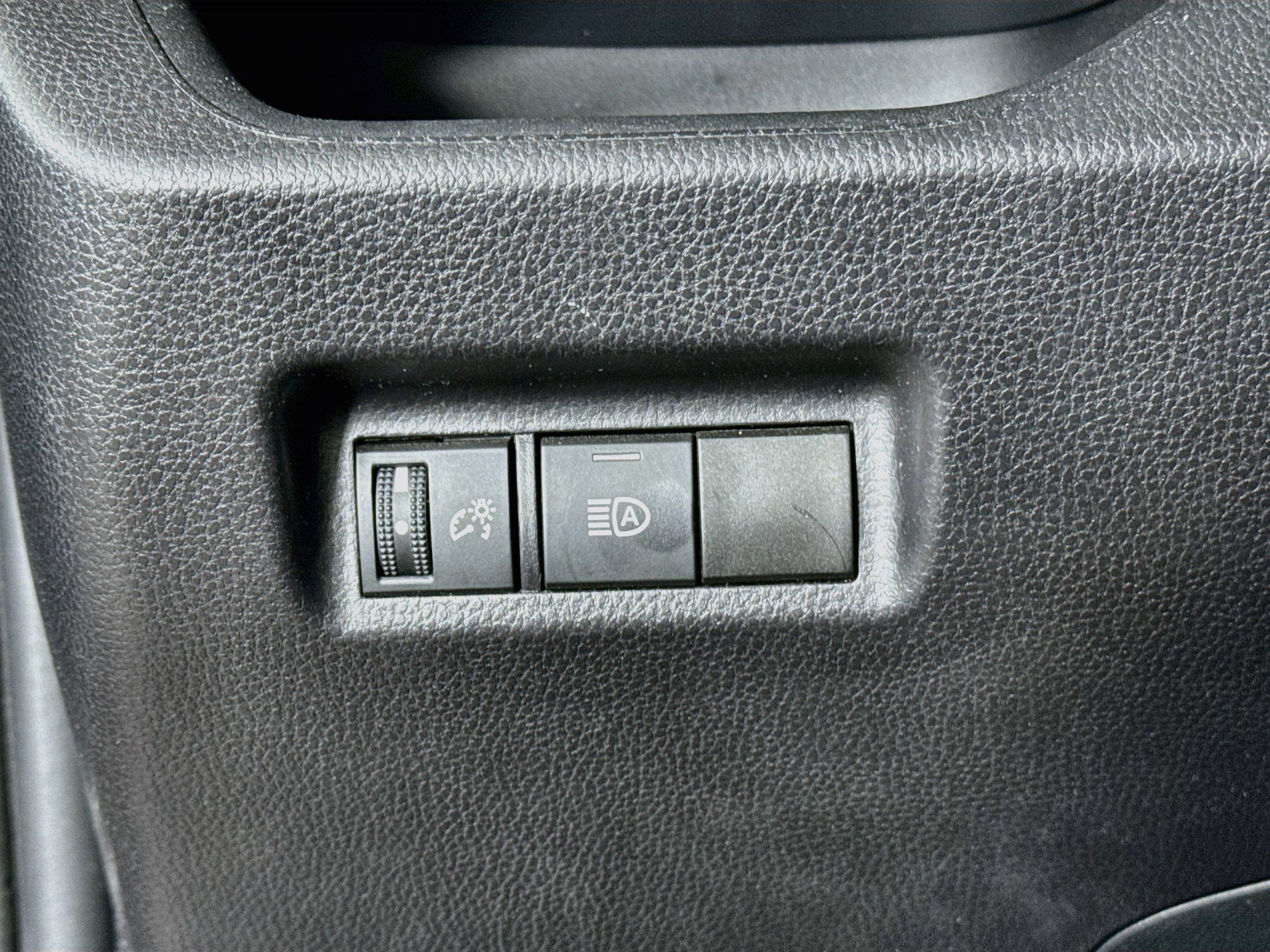 Certified 2025 Toyota RAV4 LE AWD/4WD image 10