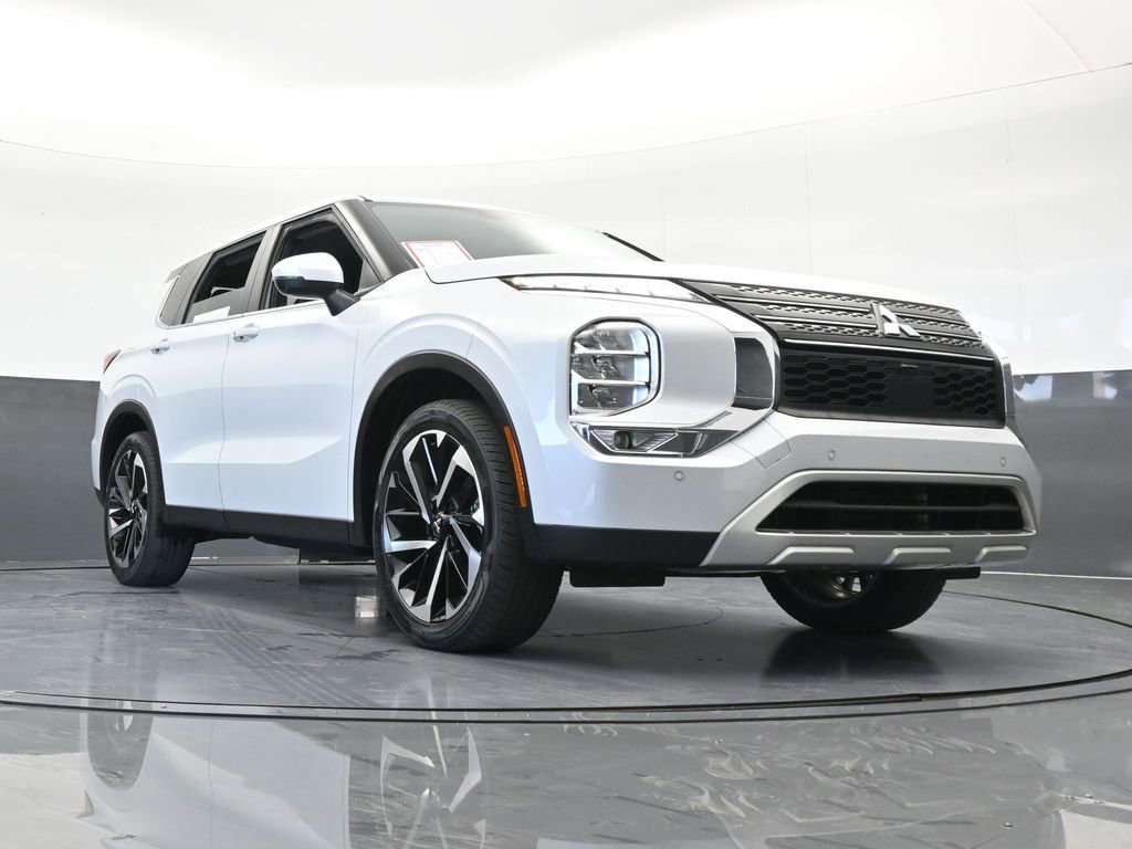 Used 2023 Mitsubishi Outlander SE image 72