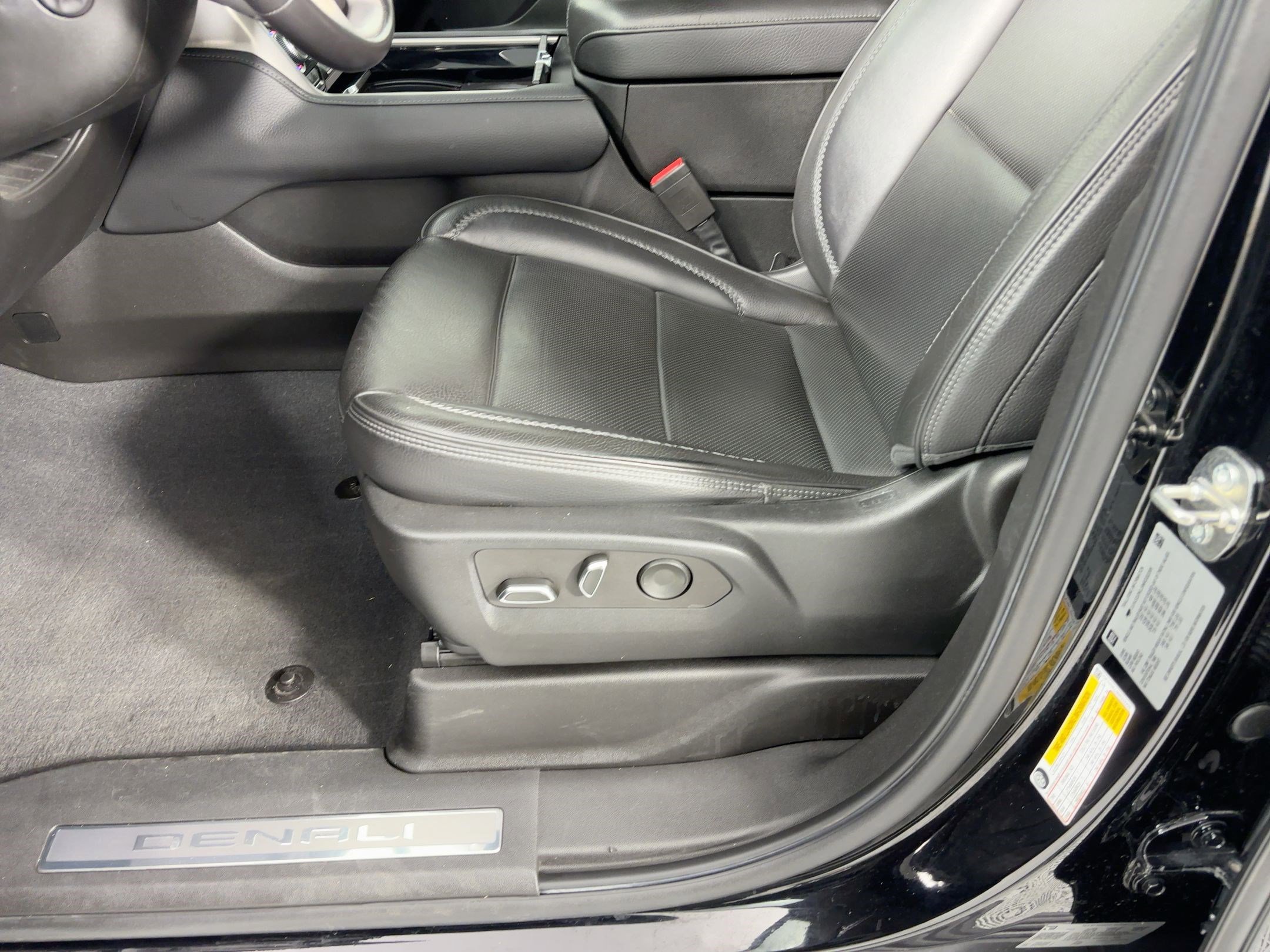 Used 2022 GMC Yukon Denali image 14